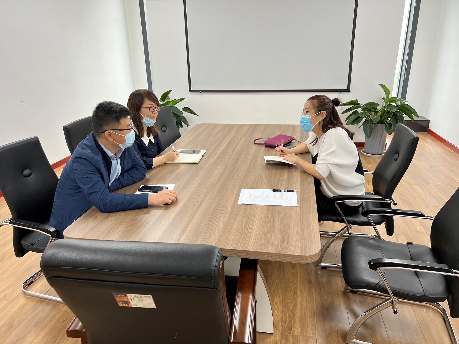 校企联动育英才 工商管理系启动“访企拓岗促就业”专项行动，深化教育咨询服务发展路